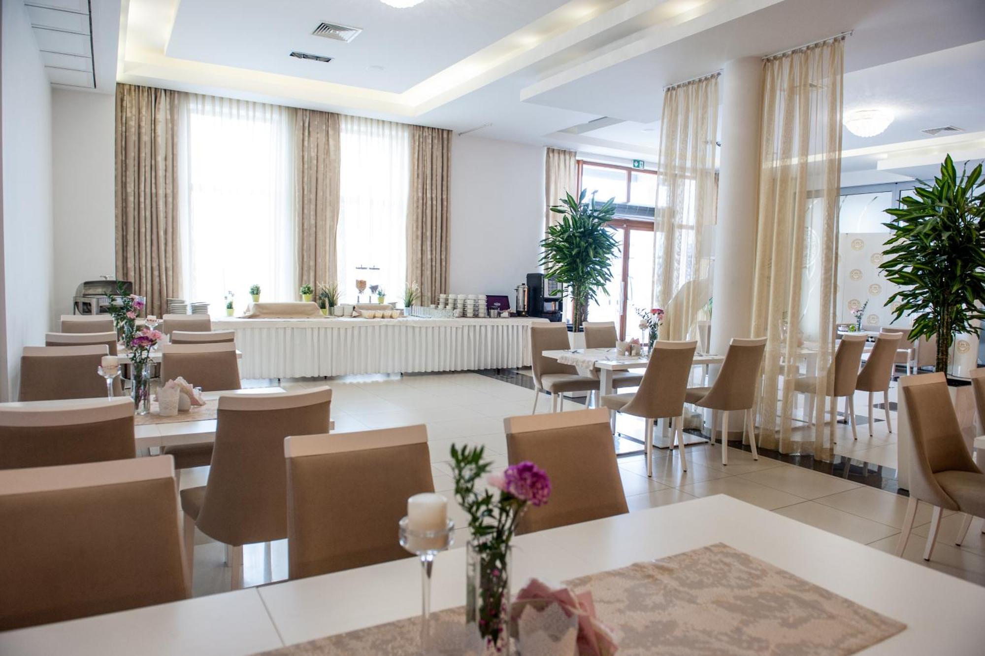 Hotel Aleksandria سيدلس المظهر الخارجي الصورة