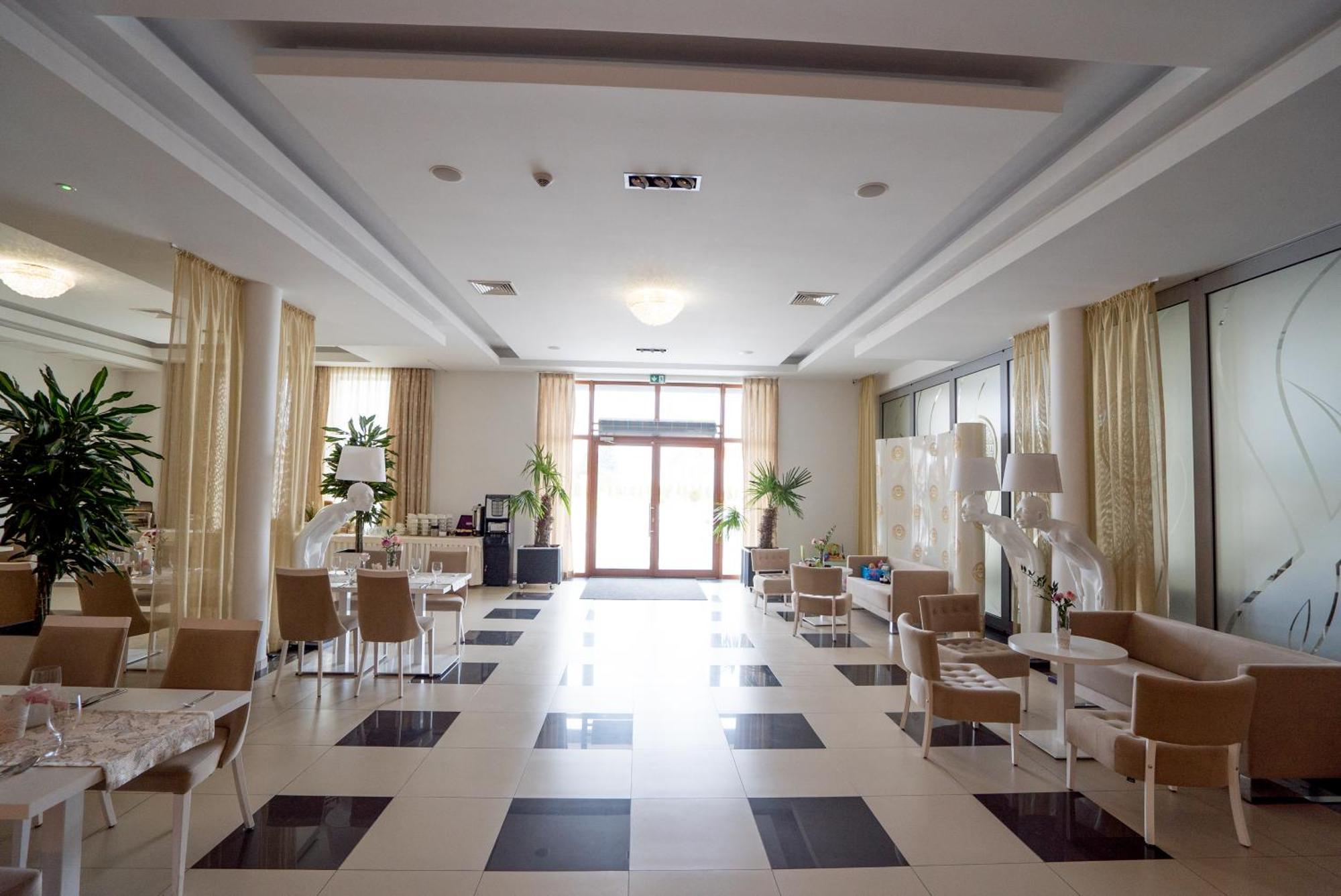 Hotel Aleksandria سيدلس المظهر الخارجي الصورة