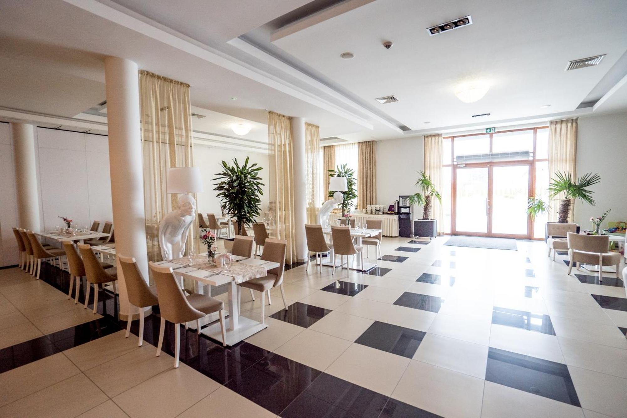 Hotel Aleksandria سيدلس المظهر الخارجي الصورة