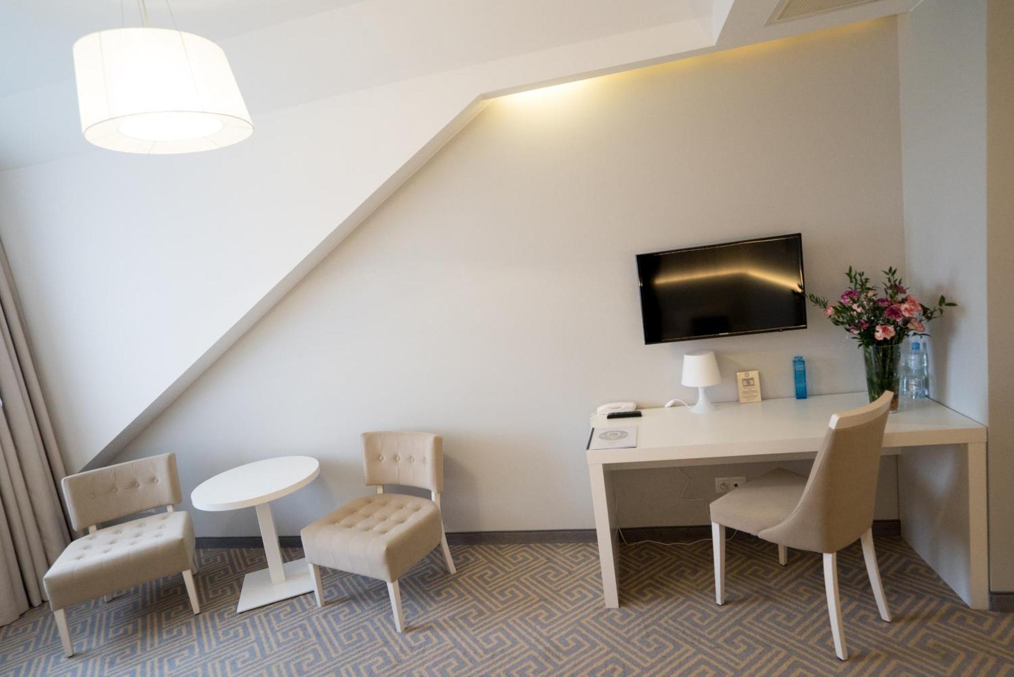 Hotel Aleksandria سيدلس المظهر الخارجي الصورة