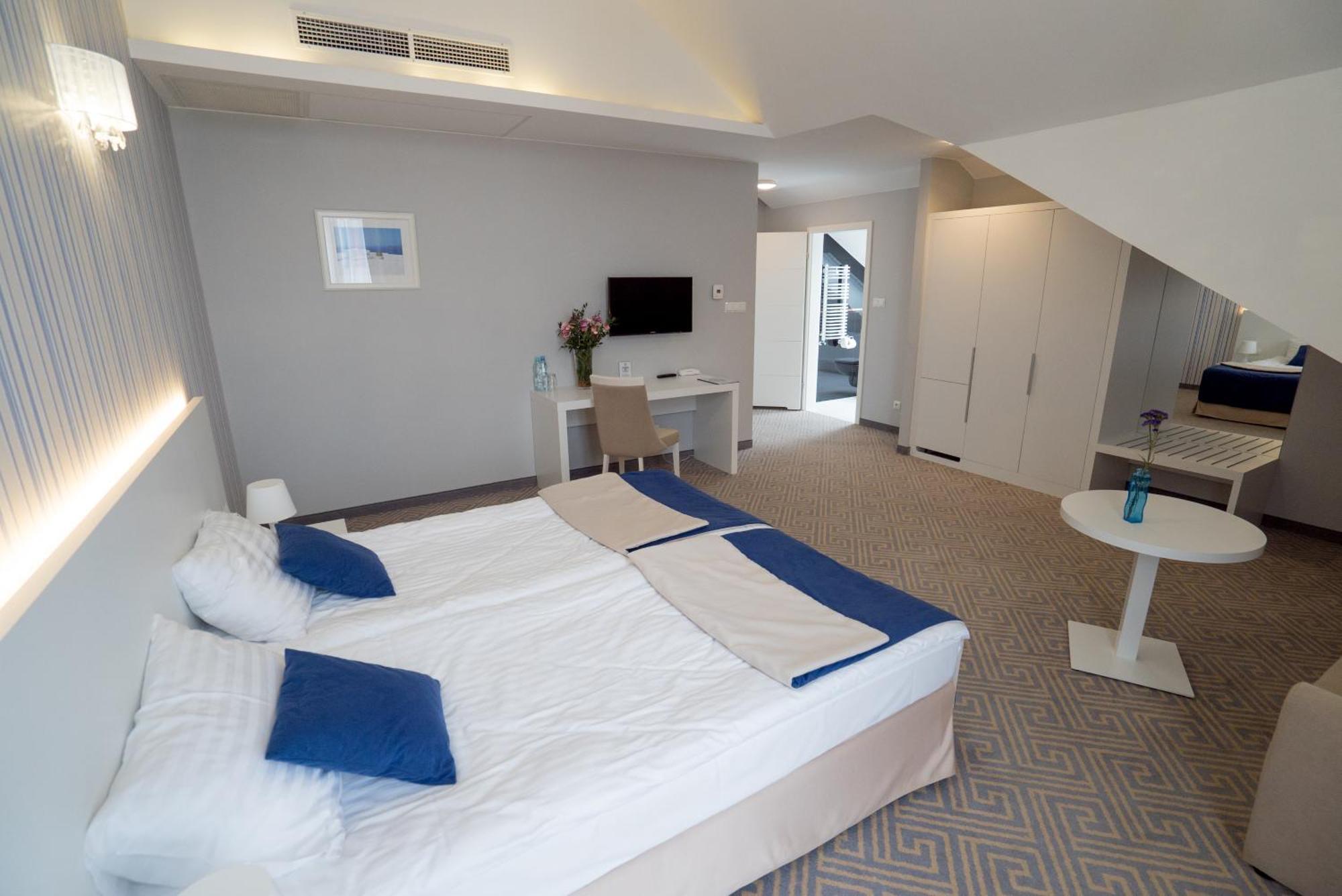 Hotel Aleksandria سيدلس المظهر الخارجي الصورة