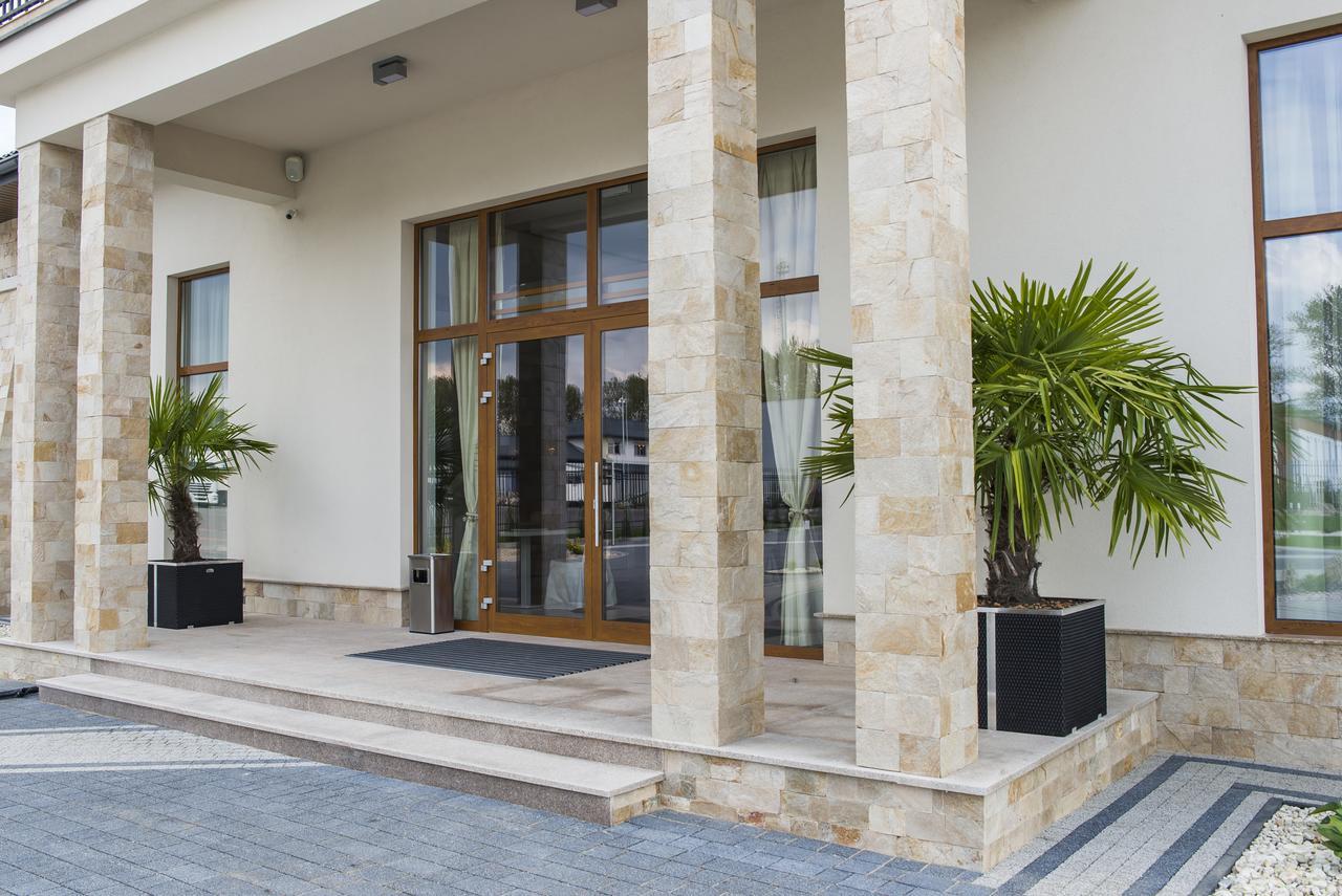 Hotel Aleksandria سيدلس المظهر الخارجي الصورة