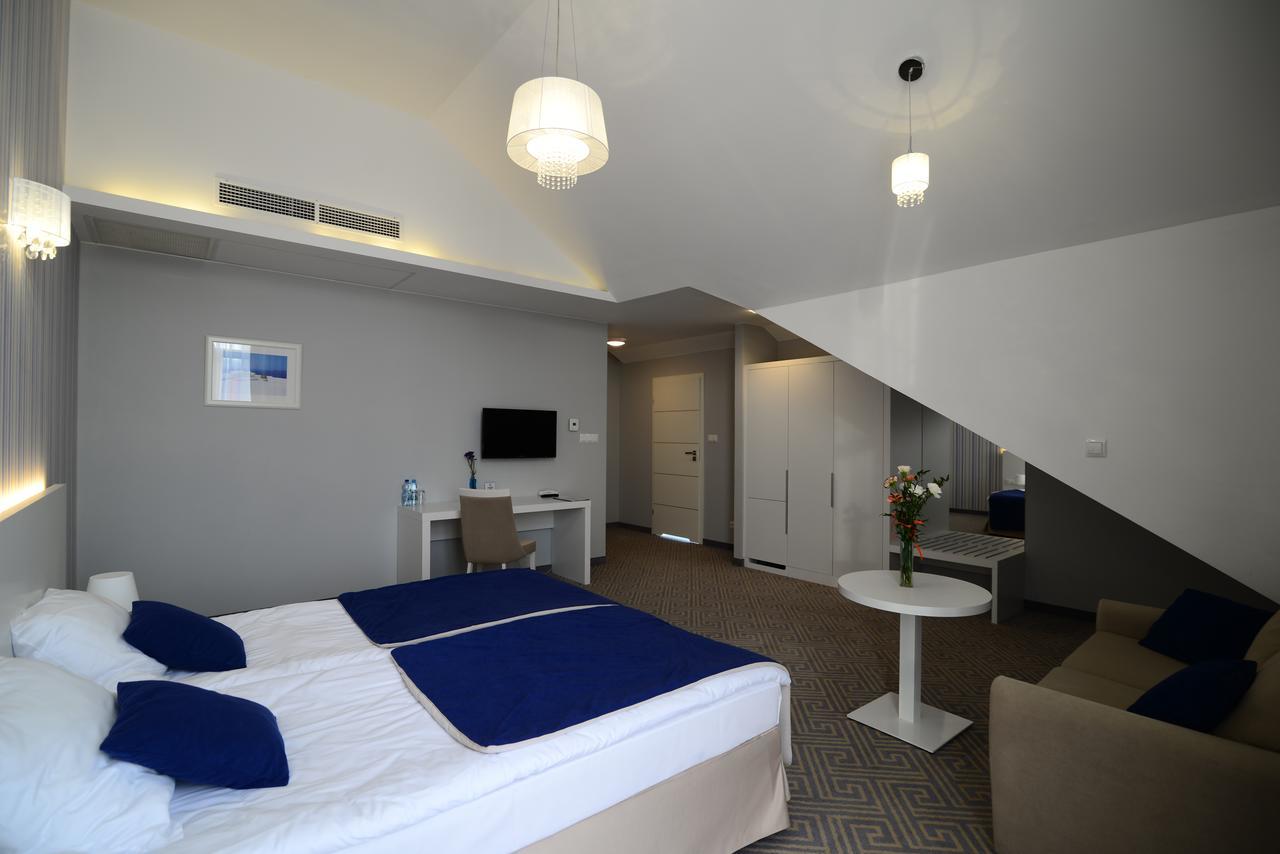 Hotel Aleksandria سيدلس المظهر الخارجي الصورة