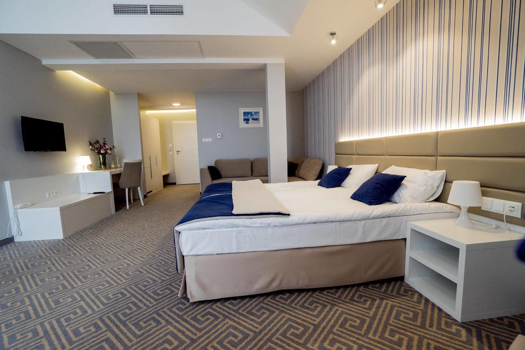 Hotel Aleksandria سيدلس المظهر الخارجي الصورة